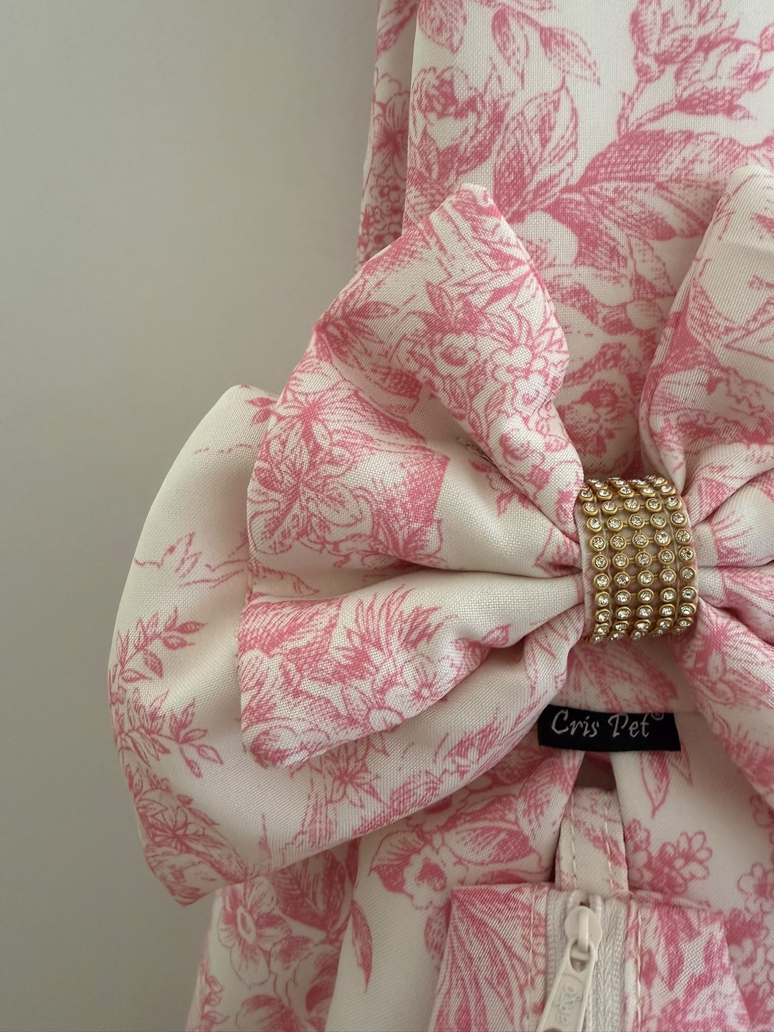 TIPOIA ROSA FLORAL COM LAÇO EM STRASS