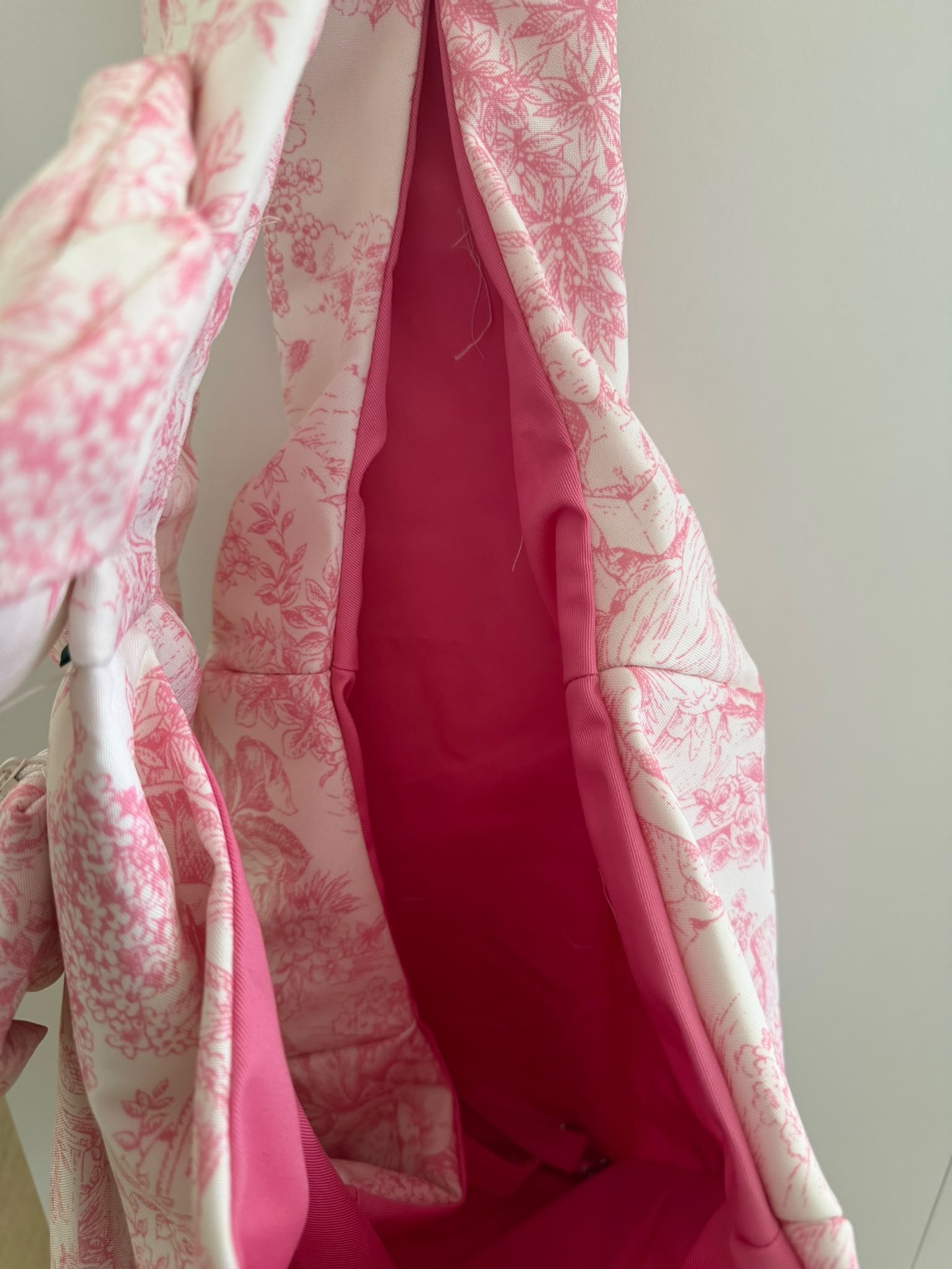 TIPOIA ROSA FLORAL COM LAÇO EM STRASS - Image 4